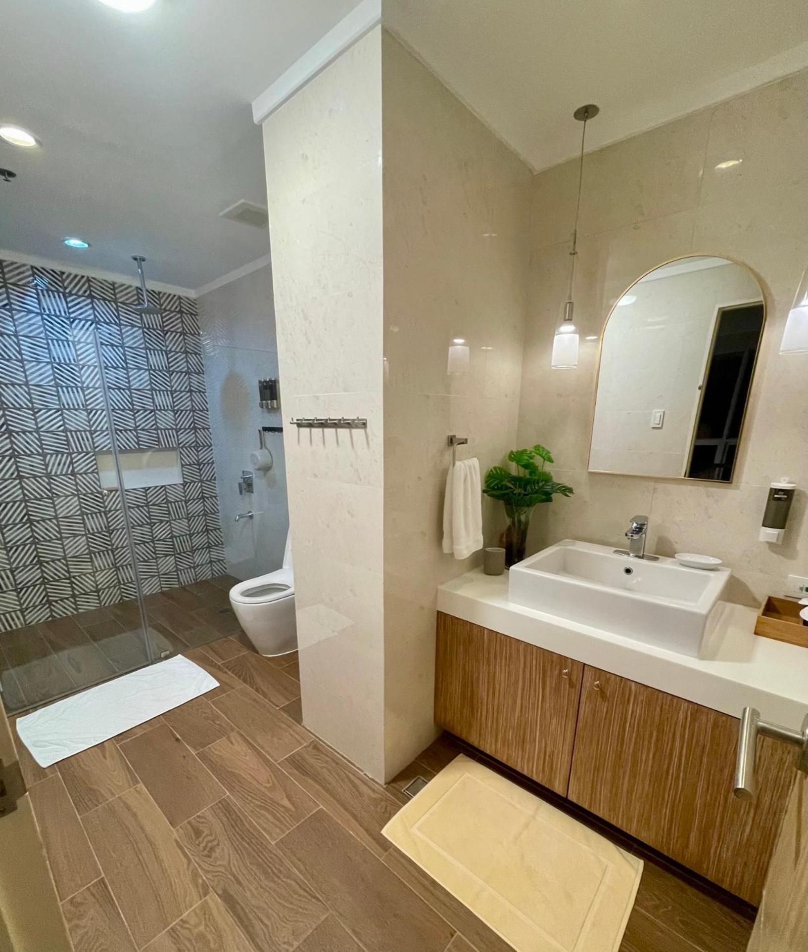 Pico De Loro 2 Bd Garden Loft With Lagoon View Nasugbu Kültér fotó